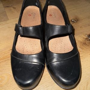 Clarks Women's Rosalyn Wren Pump - Wide Fit